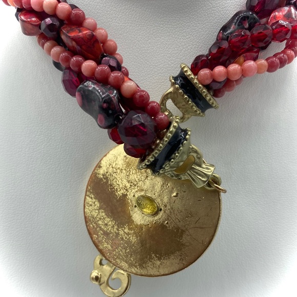 Beautiful various red beads and gold pendant - Picture 2 of 3
